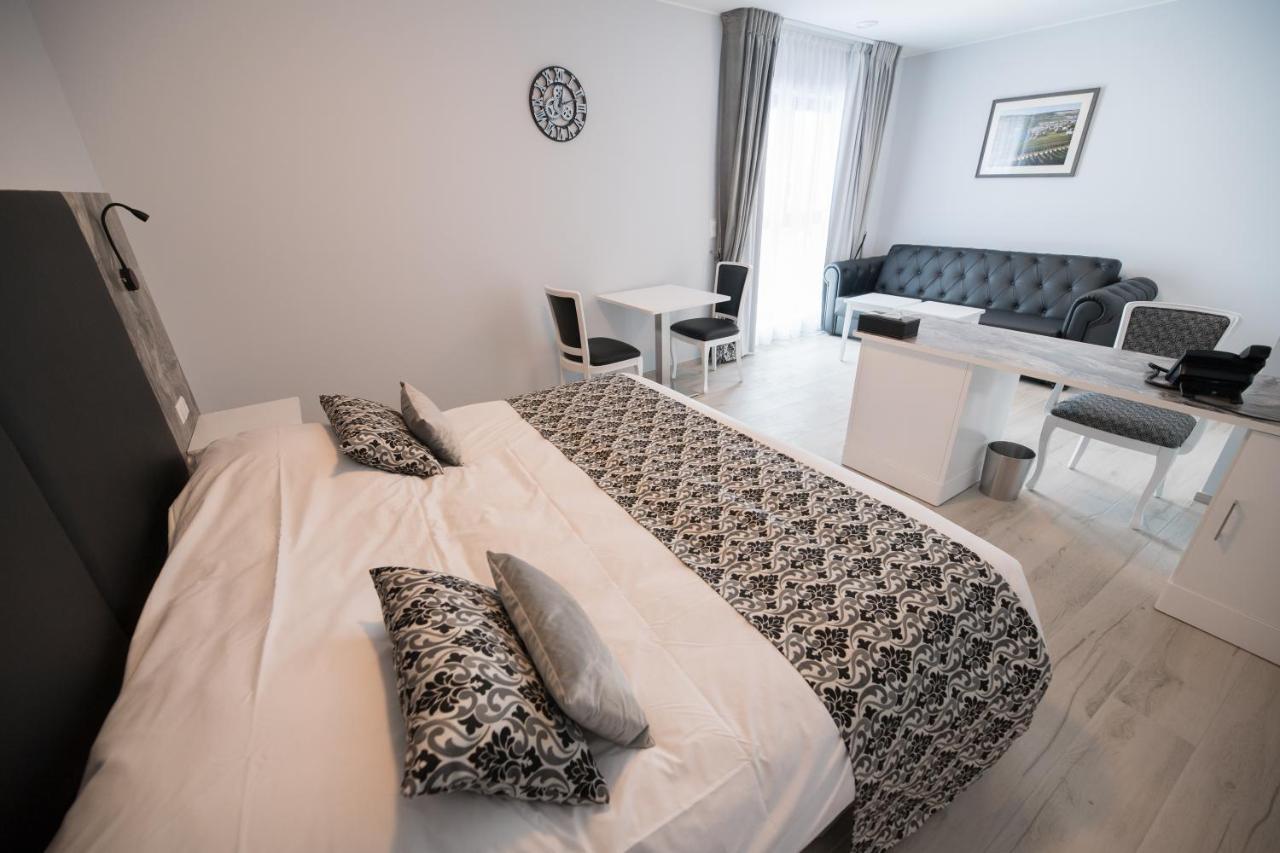 דיפרדאנג' Gulliver Tower Hotel מראה חיצוני תמונה